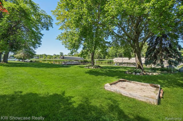 474 Beverly Island Drive, Waterford Charter Township, MI 48328