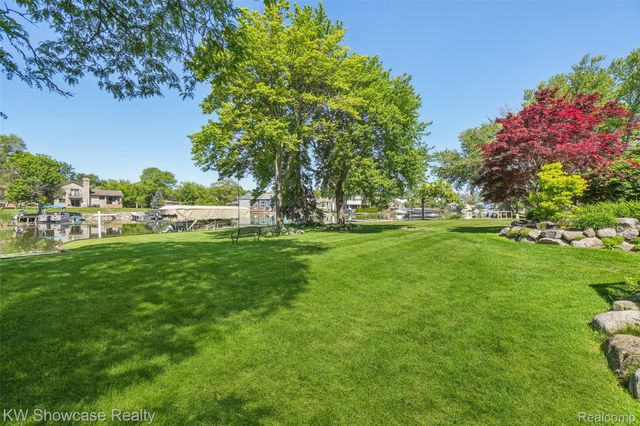 474 Beverly Island Drive, Waterford Charter Township, MI 48328