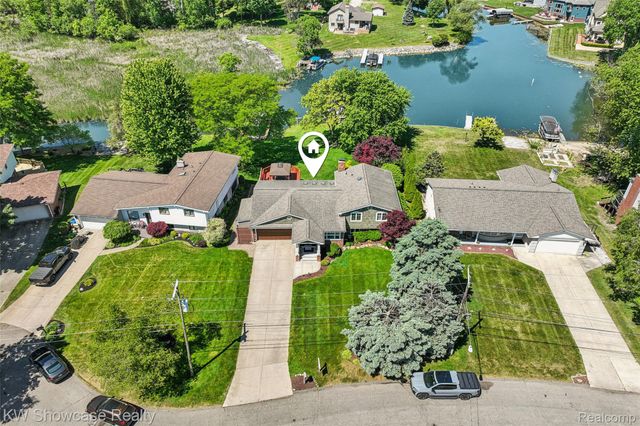 474 Beverly Island Drive, Waterford Charter Township, MI 48328