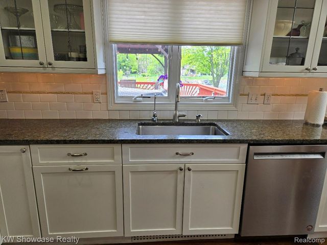 474 Beverly Island Drive, Waterford Charter Township, MI 48328