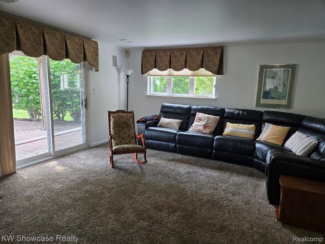 474 Beverly Island Drive, Waterford Charter Township, MI 48328