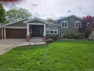 474 Beverly Island Drive, Waterford Charter Township, MI 48328