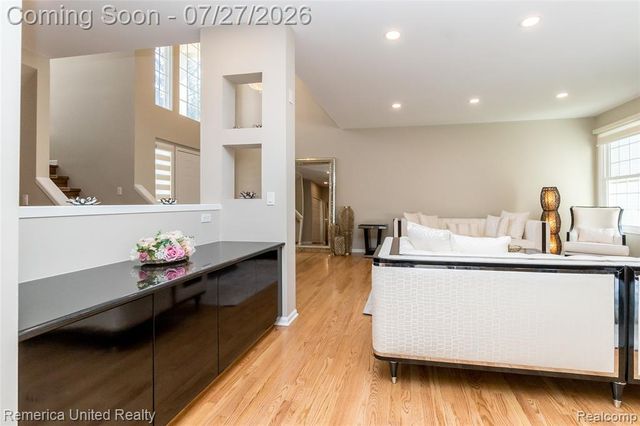 7112 Winding Brook Court 30, West Bloomfield, MI 48322