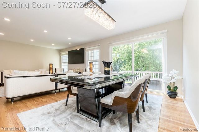 7112 Winding Brook Court 30, West Bloomfield, MI 48322