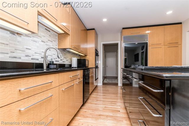 7112 Winding Brook Court 30, West Bloomfield, MI 48322