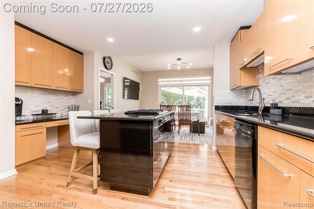 7112 Winding Brook Court 30, West Bloomfield, MI 48322