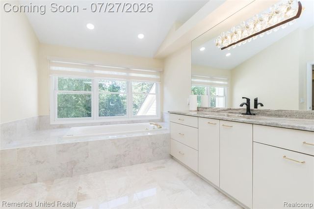 7112 Winding Brook Court 30, West Bloomfield, MI 48322