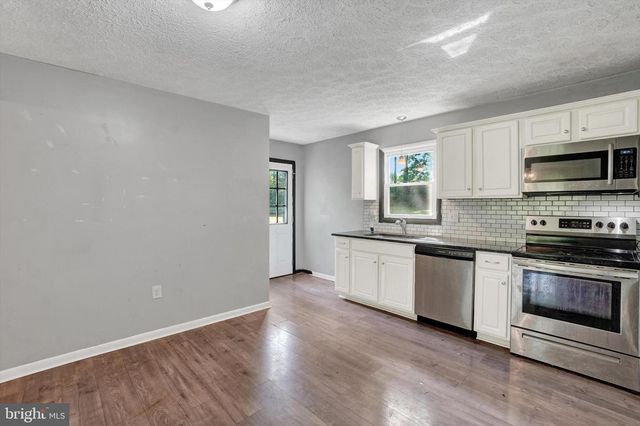 5801 N SALEM CHURCH RD, Dover, PA 17315