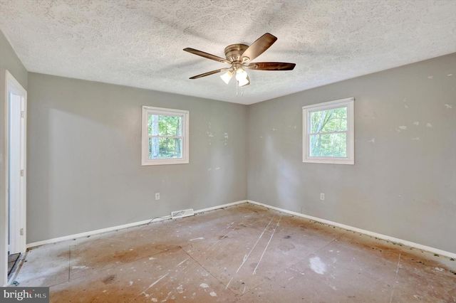 5801 N SALEM CHURCH RD, Dover, PA 17315