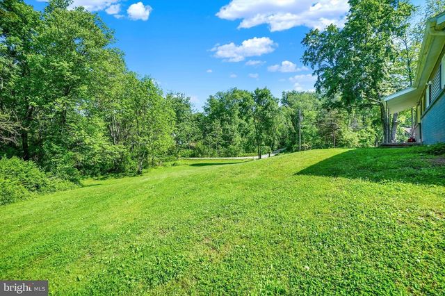5801 N SALEM CHURCH RD, Dover, PA 17315