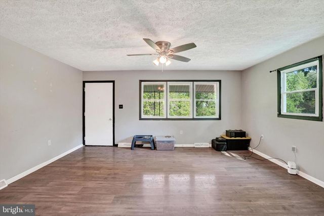 5801 N SALEM CHURCH RD, Dover, PA 17315