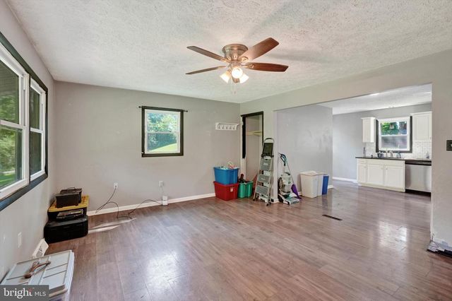 5801 N SALEM CHURCH RD, Dover, PA 17315