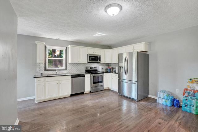 5801 N SALEM CHURCH RD, Dover, PA 17315