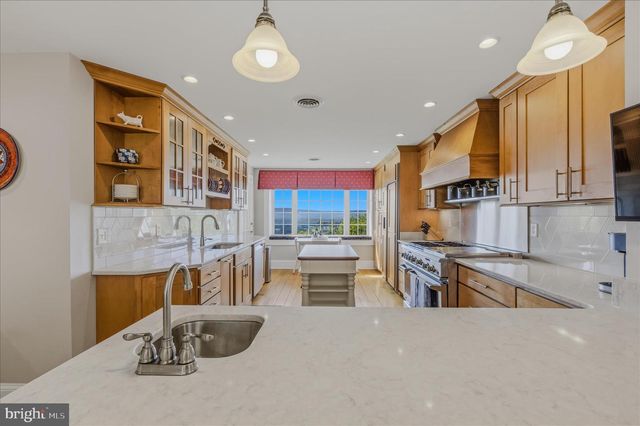 3877 DRY RUN RD, Hedgesville, WV 25427