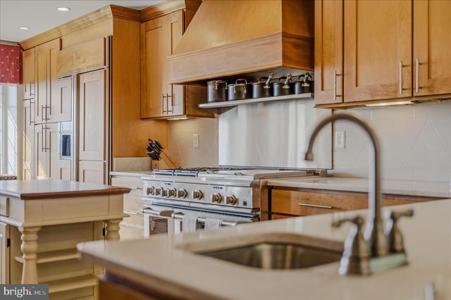 3877 DRY RUN RD, Hedgesville, WV 25427