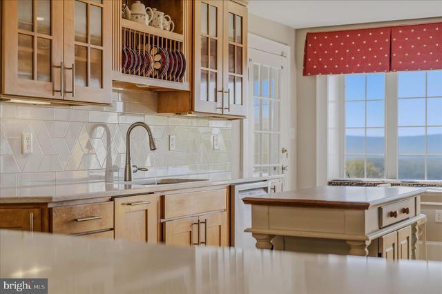 3877 DRY RUN RD, Hedgesville, WV 25427