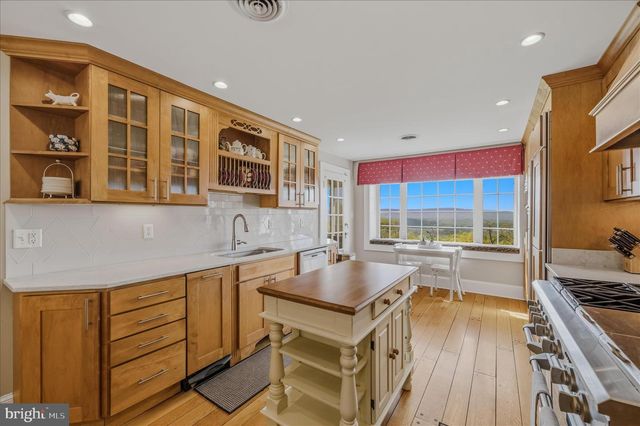 3877 DRY RUN RD, Hedgesville, WV 25427