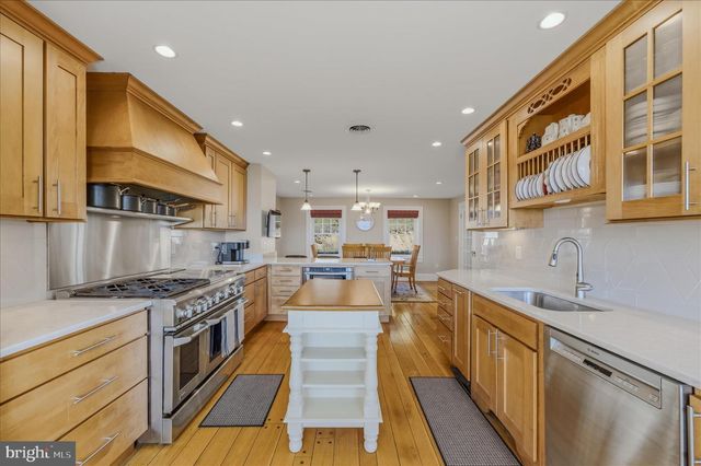 3877 DRY RUN RD, Hedgesville, WV 25427