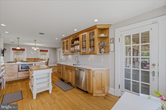 3877 DRY RUN RD, Hedgesville, WV 25427