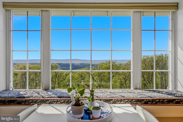 3877 DRY RUN RD, Hedgesville, WV 25427