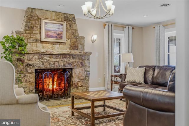 3877 DRY RUN RD, Hedgesville, WV 25427