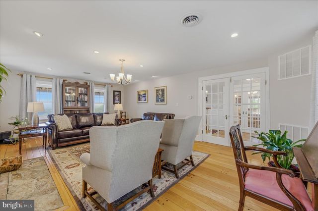 3877 DRY RUN RD, Hedgesville, WV 25427
