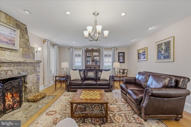 3877 DRY RUN RD, Hedgesville, WV 25427