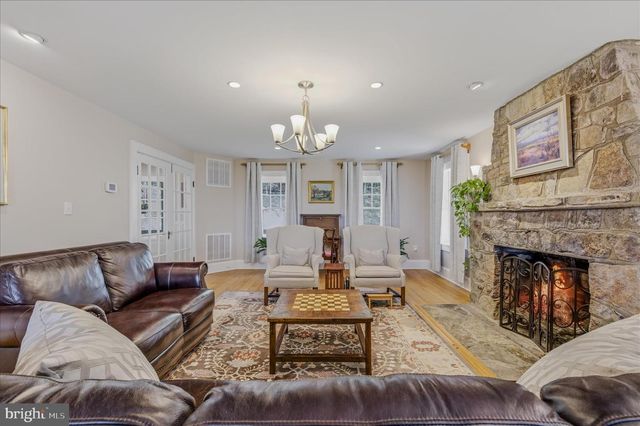 3877 DRY RUN RD, Hedgesville, WV 25427