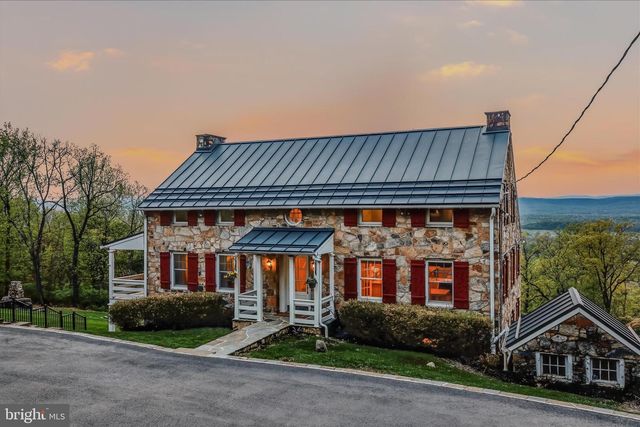 3877 DRY RUN RD, Hedgesville, WV 25427