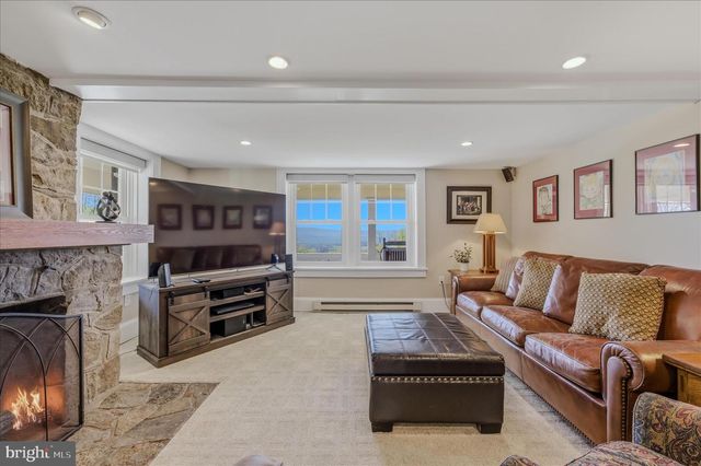 3877 DRY RUN RD, Hedgesville, WV 25427