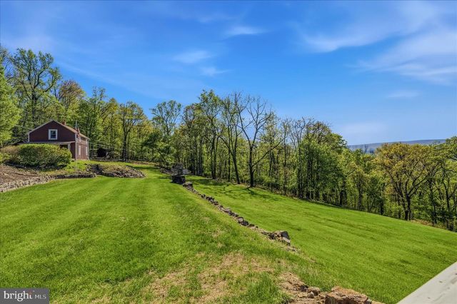 3877 DRY RUN RD, Hedgesville, WV 25427