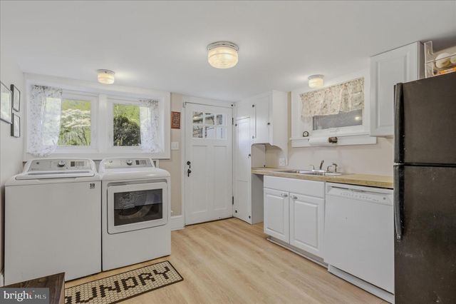 3877 DRY RUN RD, Hedgesville, WV 25427