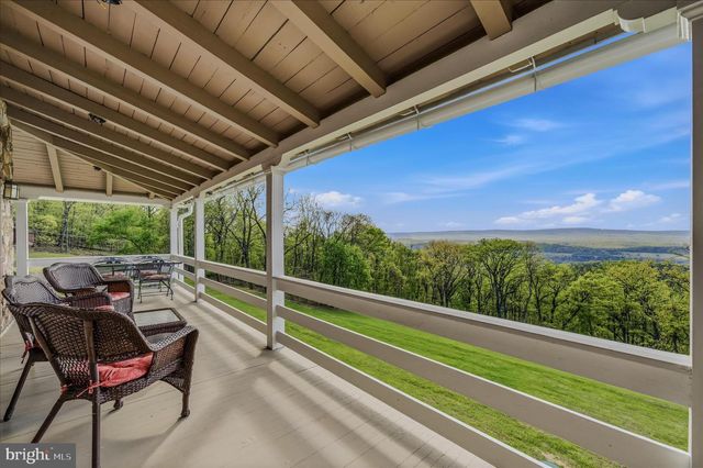 3877 DRY RUN RD, Hedgesville, WV 25427
