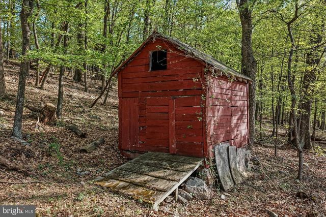 3877 DRY RUN RD, Hedgesville, WV 25427