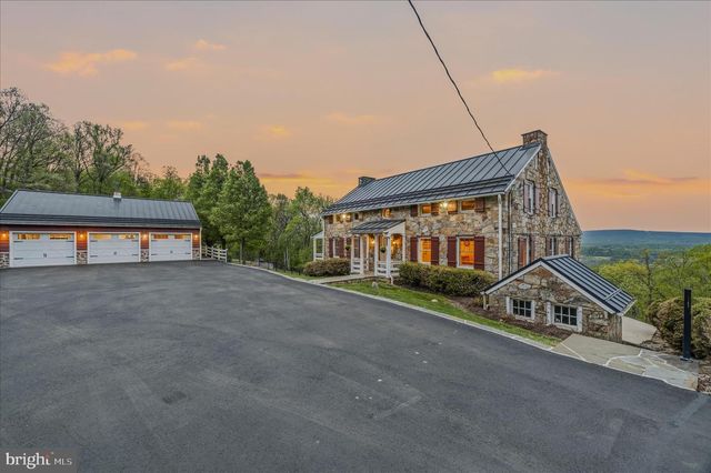 3877 DRY RUN RD, Hedgesville, WV 25427