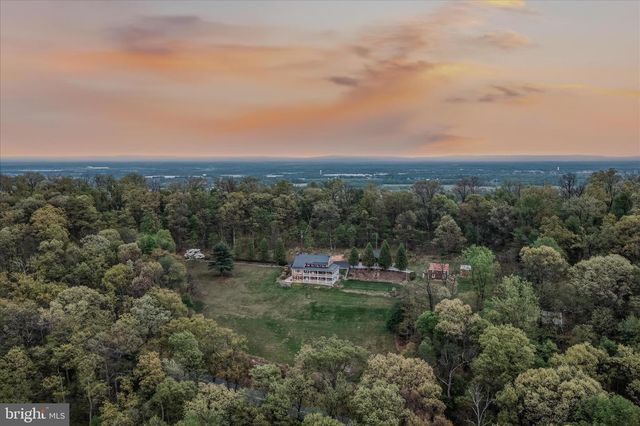3877 DRY RUN RD, Hedgesville, WV 25427