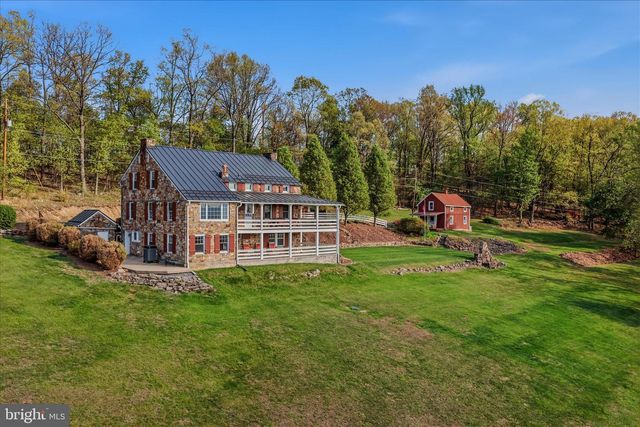 3877 DRY RUN RD, Hedgesville, WV 25427