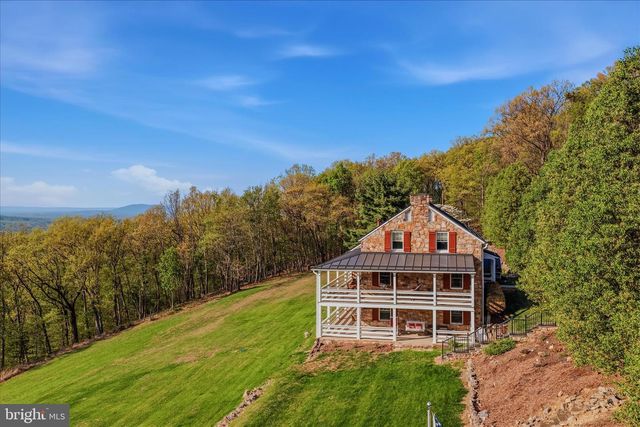 3877 DRY RUN RD, Hedgesville, WV 25427