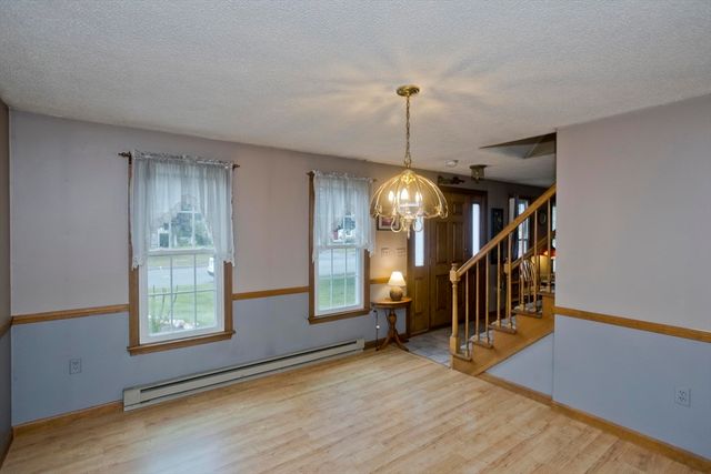 76 Sesame Dr., Chicopee, MA 01020