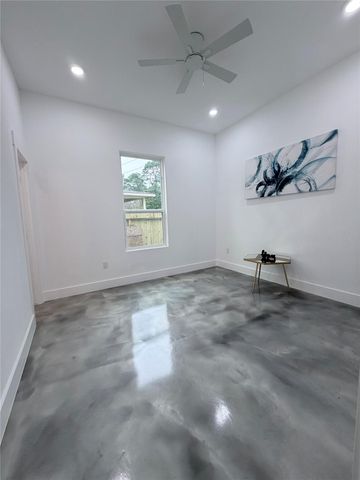 2823 Woodcreek Meadows Lane, Houston, TX 77073