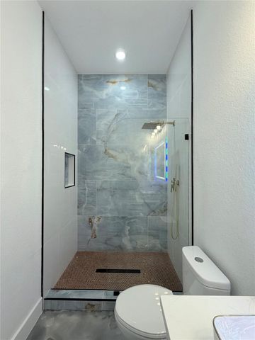 2823 Woodcreek Meadows Lane, Houston, TX 77073