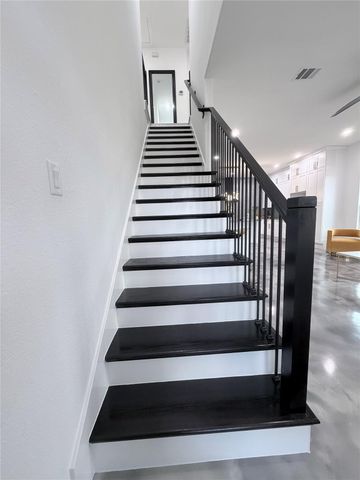 2823 Woodcreek Meadows Lane, Houston, TX 77073