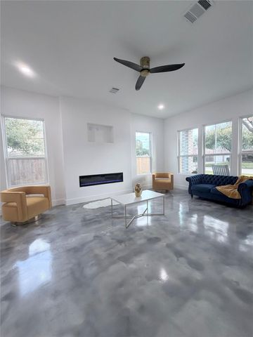 2823 Woodcreek Meadows Lane, Houston, TX 77073