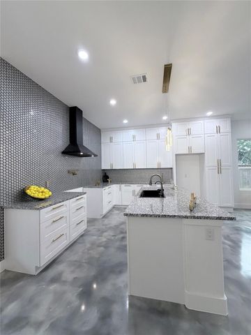 2823 Woodcreek Meadows Lane, Houston, TX 77073