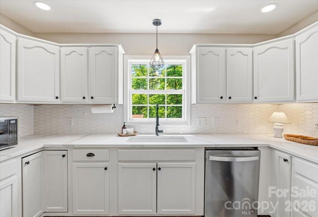 714 River Bend Drive, Mars Hill, NC 28754