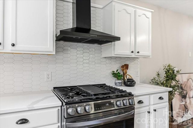 714 River Bend Drive, Mars Hill, NC 28754