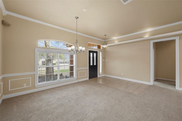 704 Fieldstone Drive, Hewitt, TX 76643