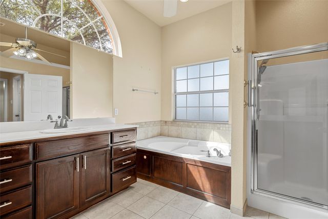 704 Fieldstone Drive, Hewitt, TX 76643