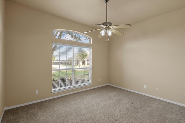 704 Fieldstone Drive, Hewitt, TX 76643