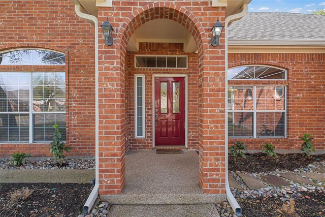 704 Fieldstone Drive, Hewitt, TX 76643